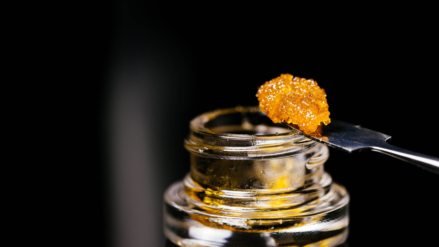 Dab e concentrati: differenze tra wax, shatter, budder e rosin