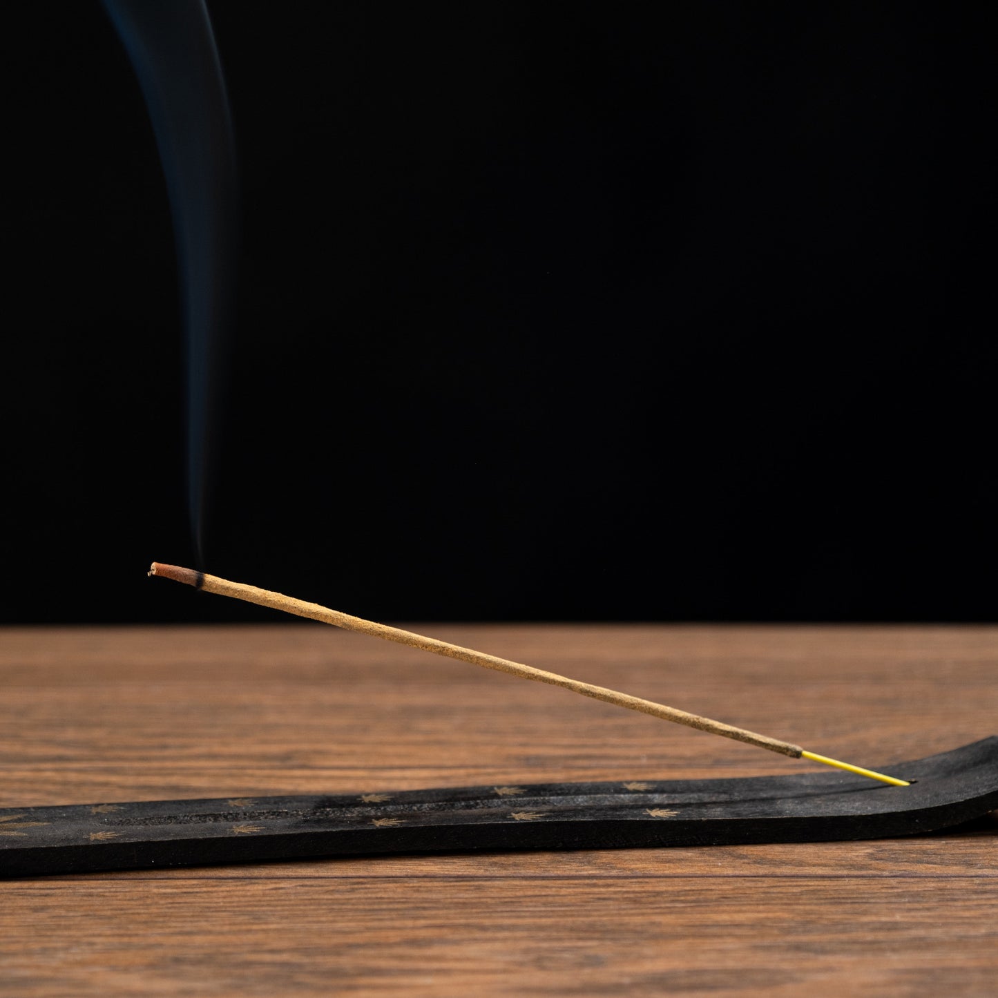 Incenso Satya al Palo Santo: Il Profumo della Tradizione e del Benessere